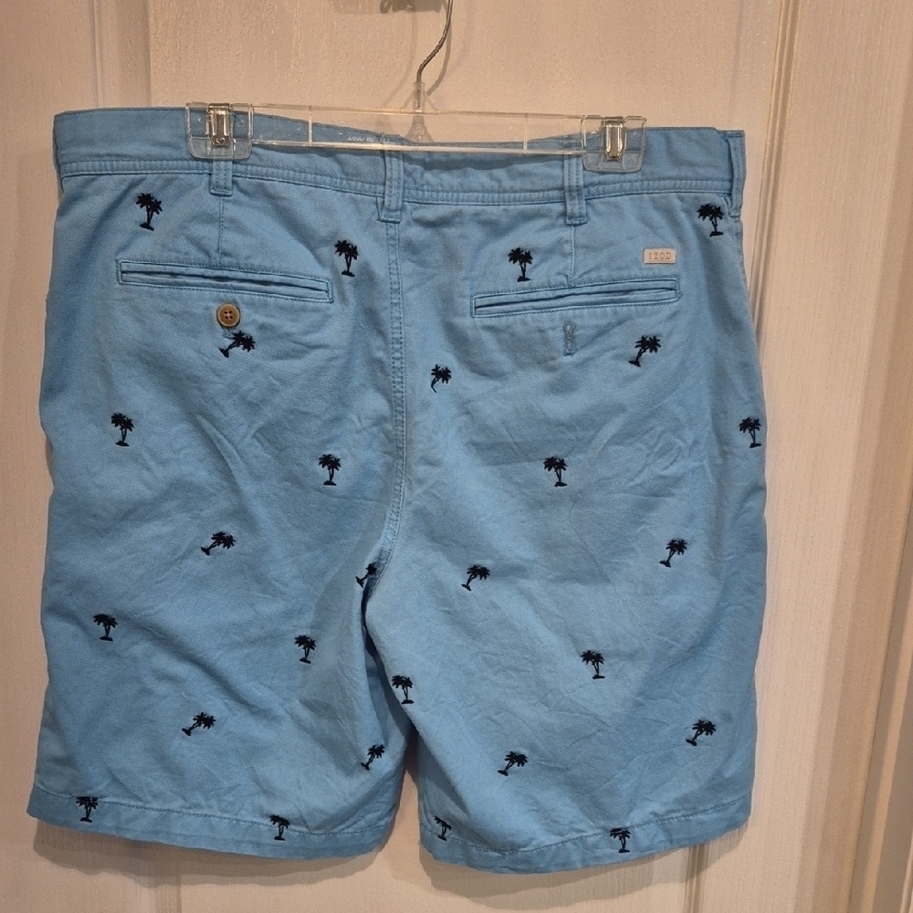 Izod Blue Shorts with Palm Tree Design In Size 38 With 9 Inch Inseam - Picture 4 of 7